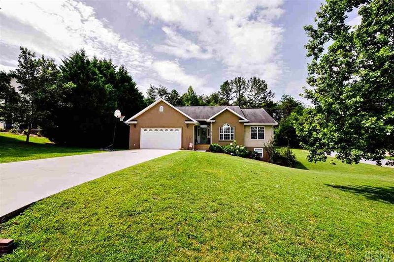 3216 48th Ave Ln NE, Hickory, NC 28601