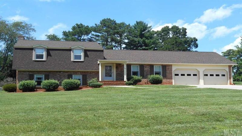 649 37th Ave NE, Hickory, NC 28601