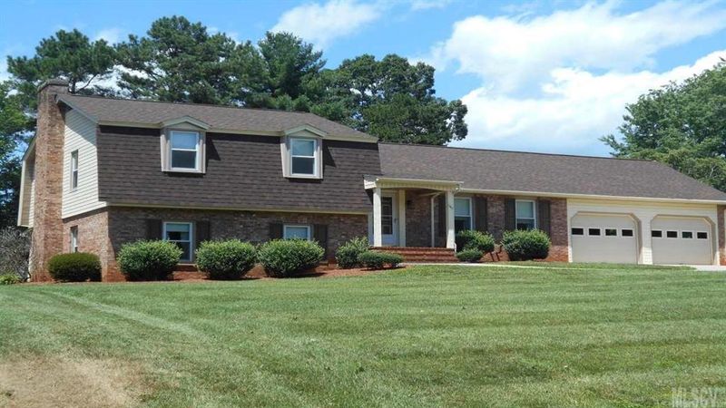 649 37th Ave NE, Hickory, NC 28601