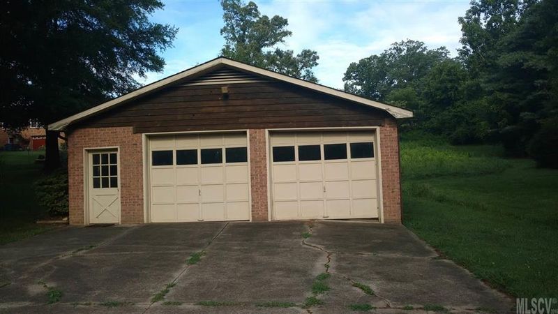 313 2nd Ave NE, Conover, NC 28613