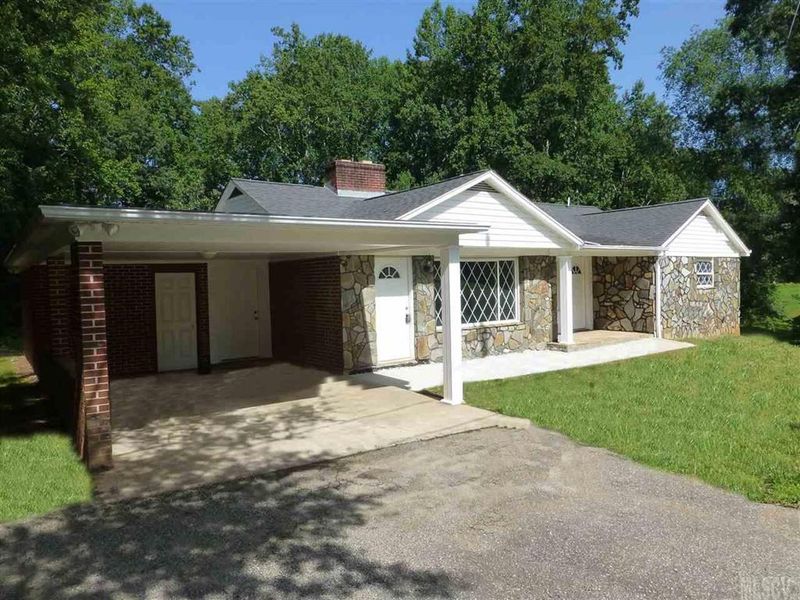 1735 14th St NE, Hickory, NC 28601