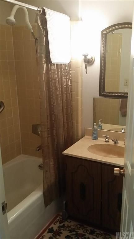 5210 36th St Dr NE, Hickory, NC 28601