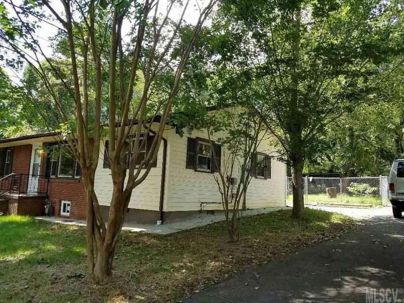 1970 Lexington St, Conover, NC 28613