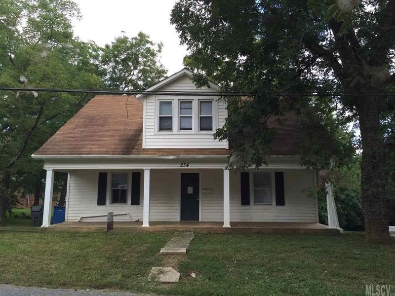 254 10th Ave SE, Hickory, NC 28602