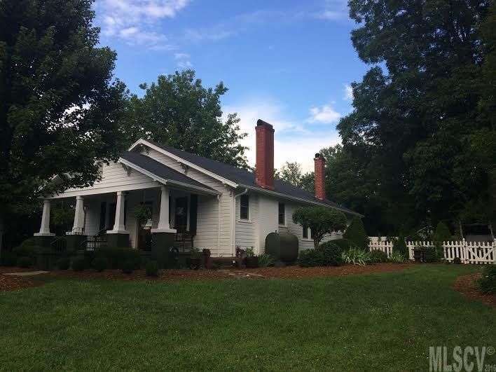 1336 14th Street Dr NE, Hickory, NC 28601