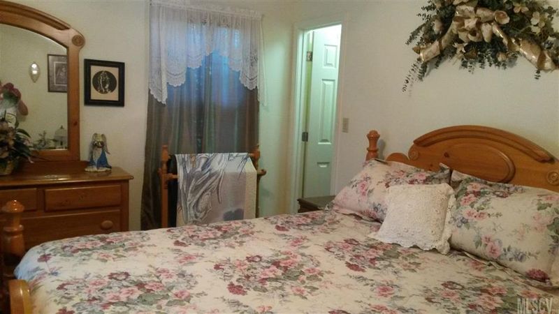 5348 Bandys Cross Rd E, Catawba, NC 28609