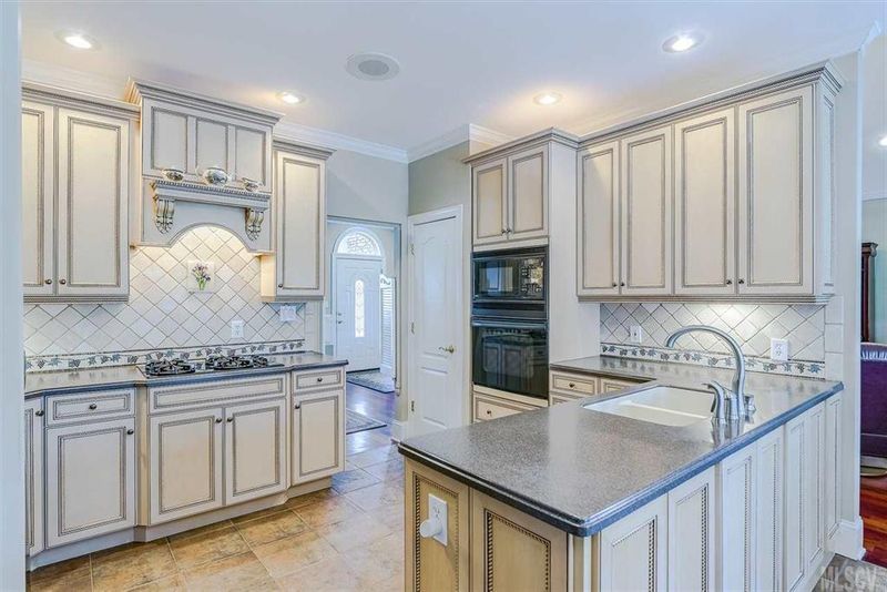 1102 Fox Chase Dr, Newton, NC 28658