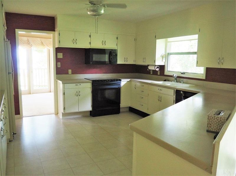 4535 1st St NW, Hickory, NC 28601