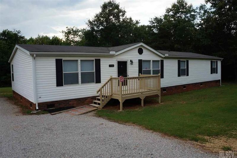 7900 Raynard St, Sherrills Ford, NC 28673