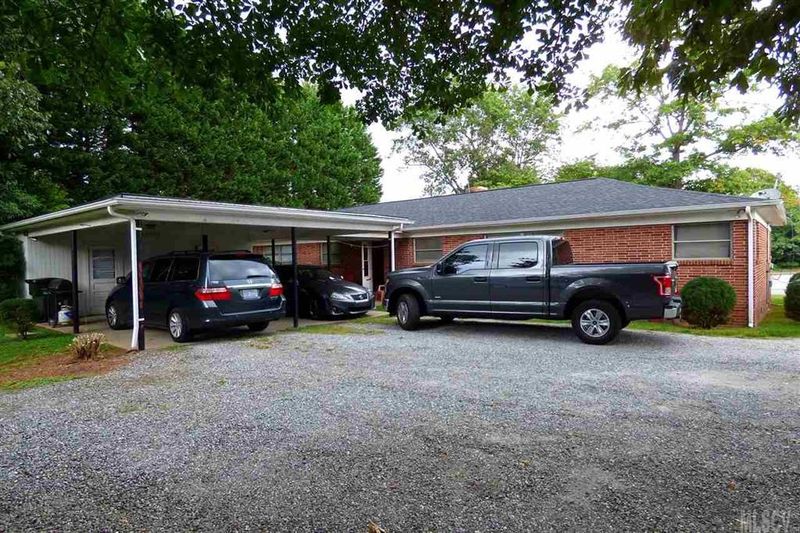 37 22nd Ave NW, Hickory, NC 28601