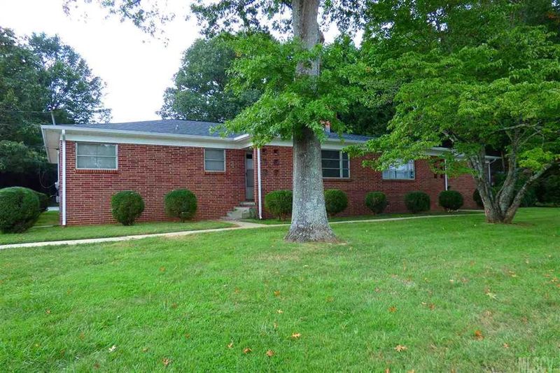37 22nd Ave NW, Hickory, NC 28601