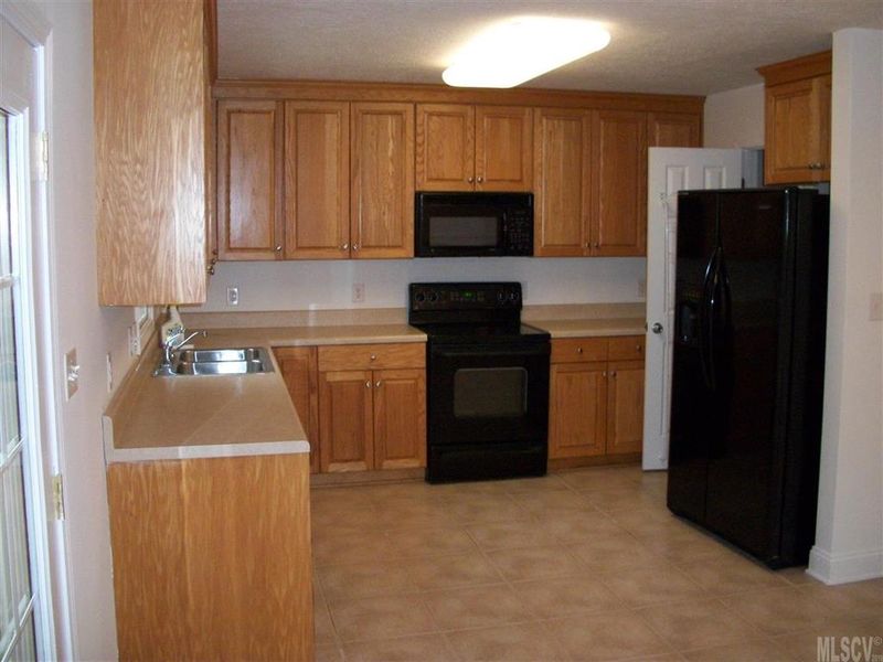 5139 Mill Pond Dr, Conover, NC 28613