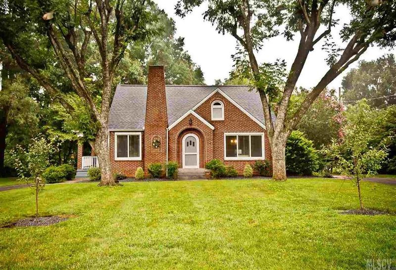 196 23rd St NW, Hickory, NC 28601