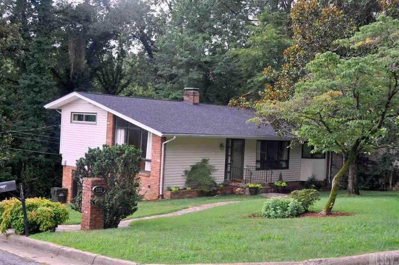 1592 16th Ave Cir NW, Hickory, NC 28601