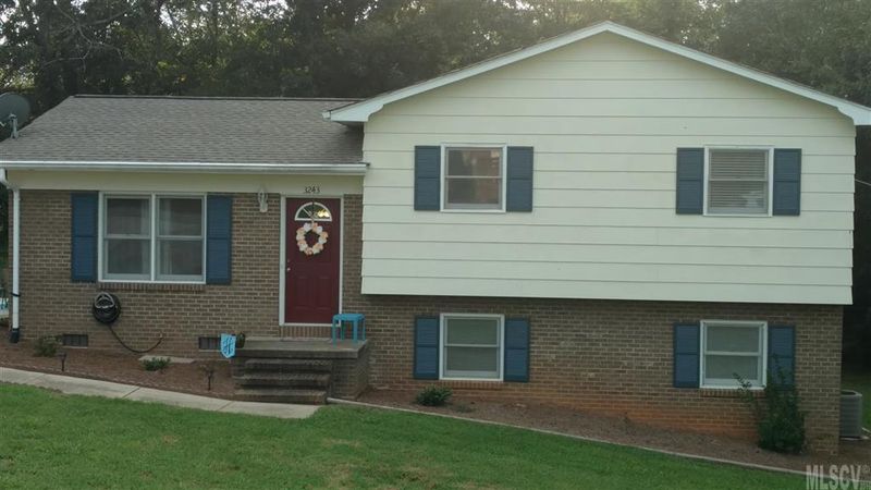 3243 24th St NE, Hickory, NC 28601