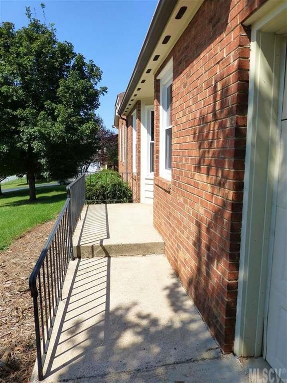 2785 5th Ave NE, Hickory, NC 28601