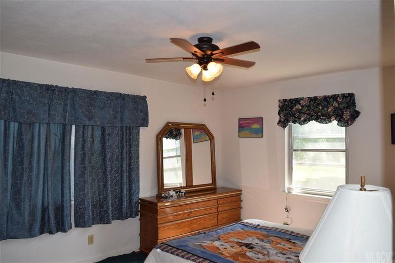 4205 River Rd, Hickory, NC 28602