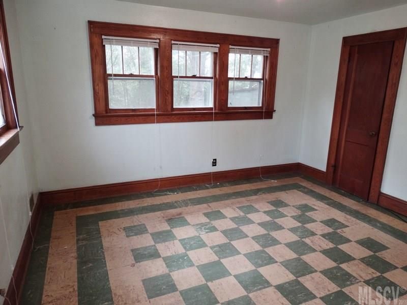 1904 Old Shelby Rd, Hickory, NC 28602