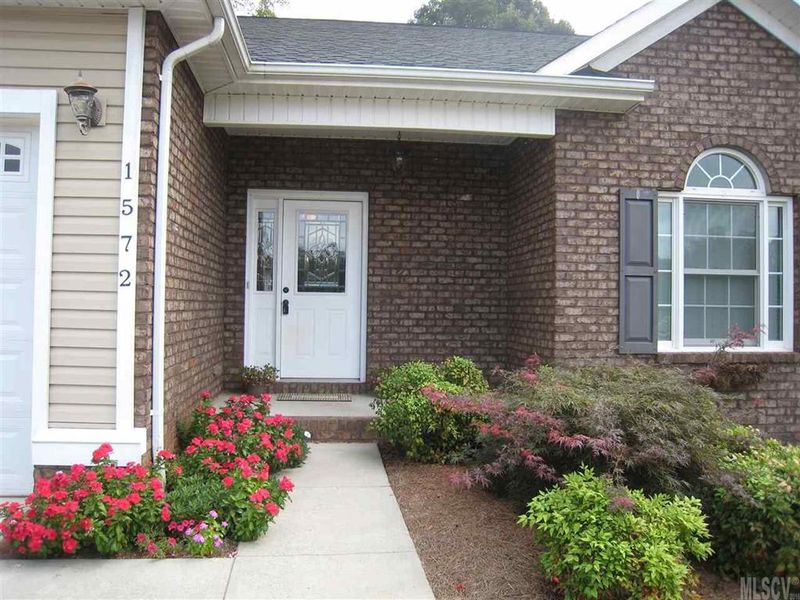 1572 Mayfair Dr, Conover, NC 28613