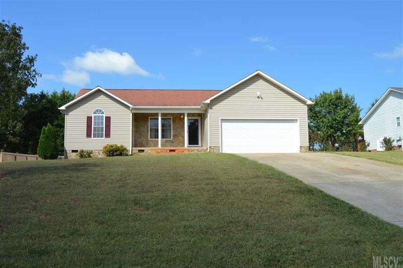 1633 Farmington Hills Dr, Conover, NC 28613