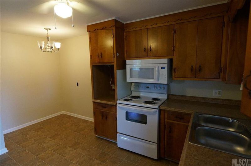 2324 5th Ave SW, Hickory, NC 28602