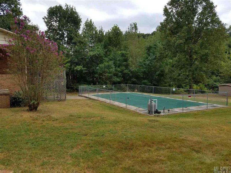 809 4th St SW, Conover, NC 28613