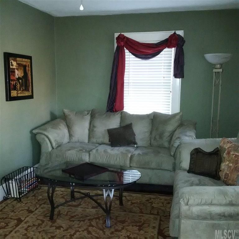 1229 10th St NE, Hickory, NC 28601