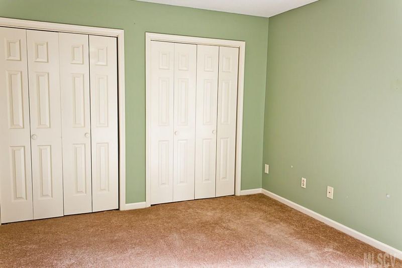952 30th Avenue Ln NE, Hickory, NC 28601