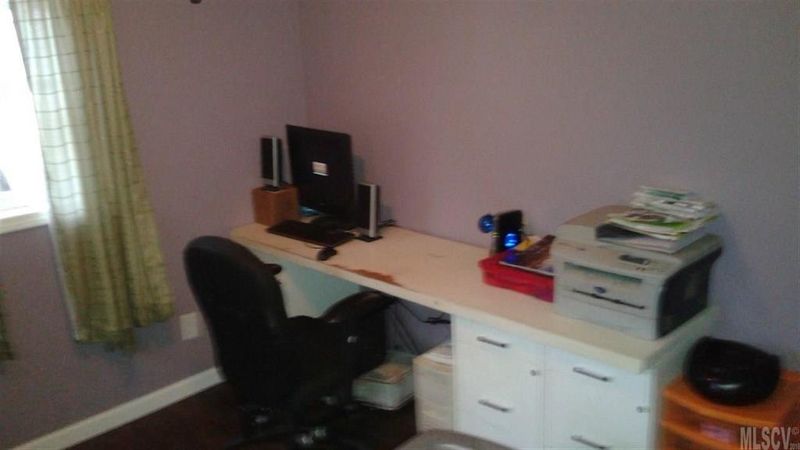1355 Brooksouth Dr, Hickory, NC 28602