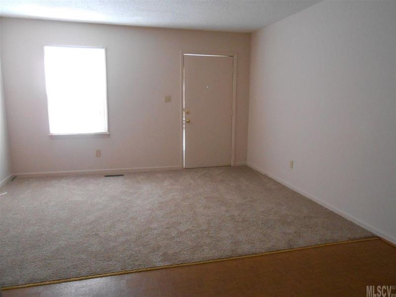 80 15th St SE, Hickory, NC 28602