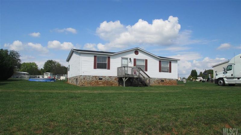 4540 Phoenix Dr, Newton, NC 28658