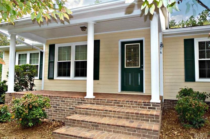 2016 Sleepy Hollow Dr, Hickory, NC 28601