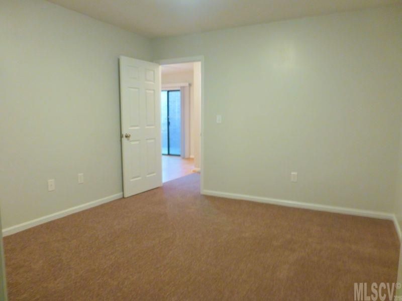 1049 7th St NE #10, Hickory, NC 28601