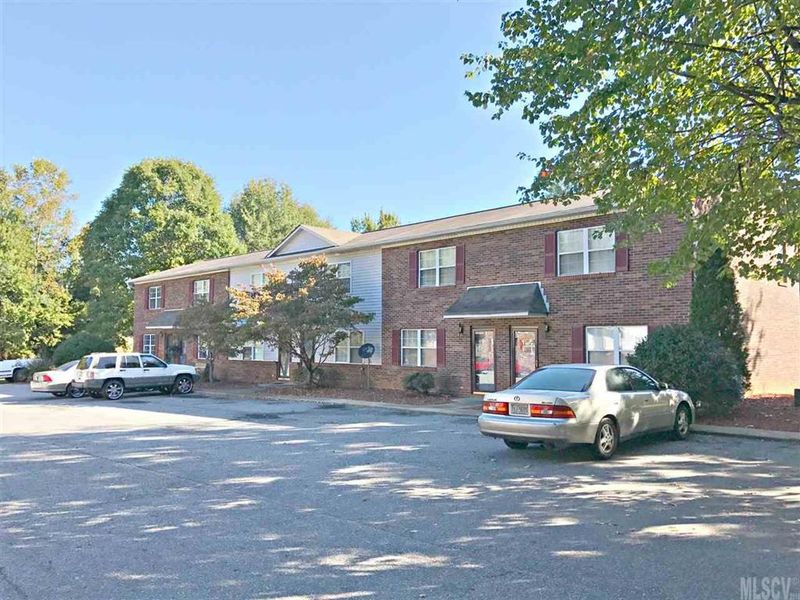 1525 14th Ave NE, Hickory, NC 28601