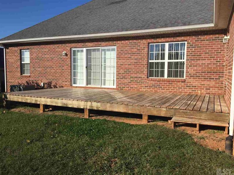 3913 Brickfield St, Hickory, NC 28602