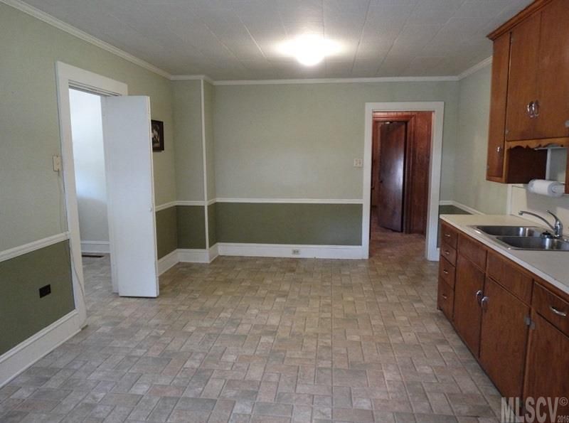 305 N Main St, Catawba, NC 28609