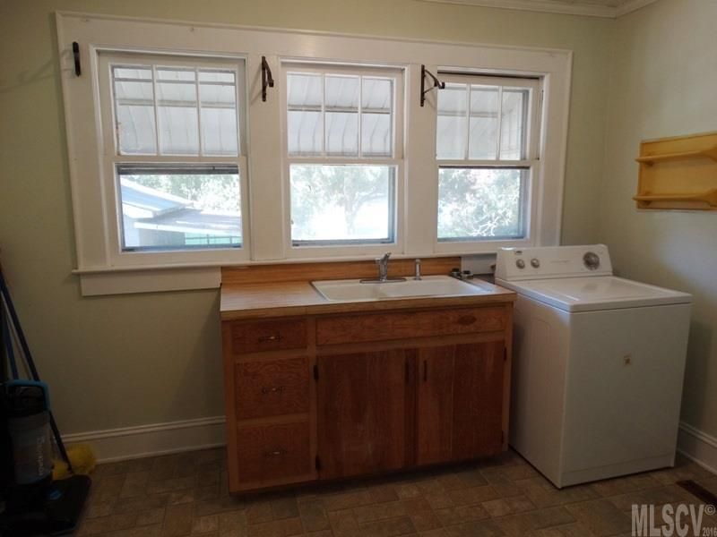 305 N Main St, Catawba, NC 28609