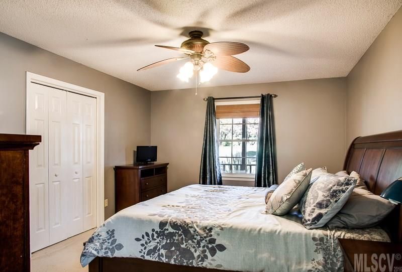 5347 Lisa Ln, Hickory, NC 28602