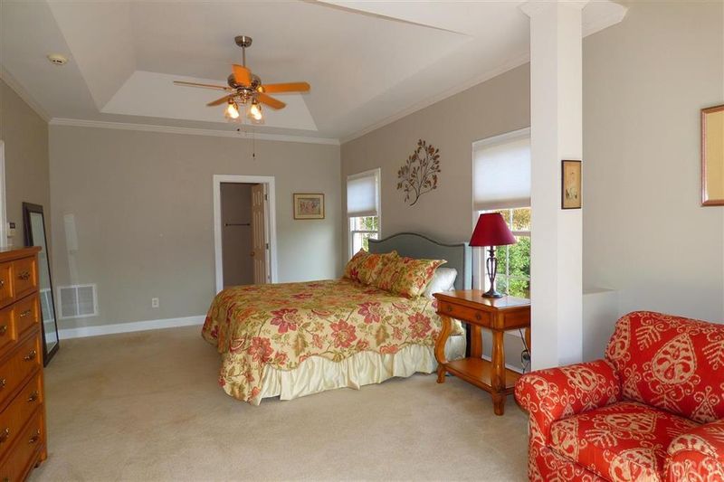 4081 Rainbow Hills Dr, Hickory, NC 28602
