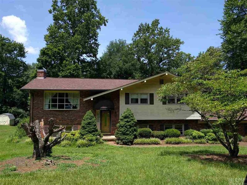 2465 23rd St NE, Hickory, NC 28601