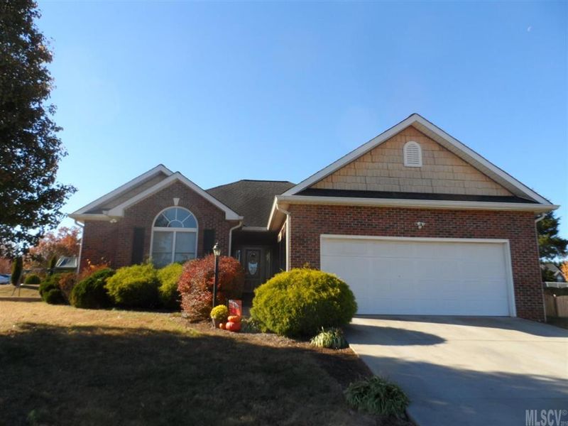 3526 48th Ave NE, Hickory, NC 28601