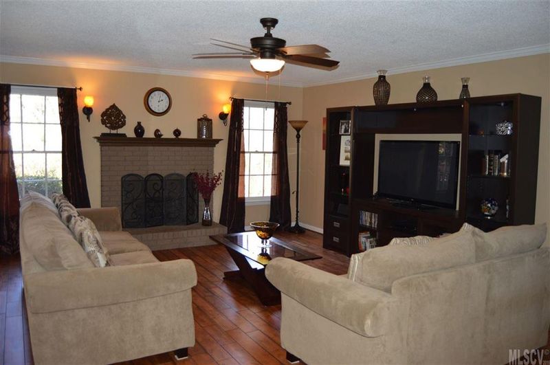 201 31st Avenue Ct NE, Hickory, NC 28601