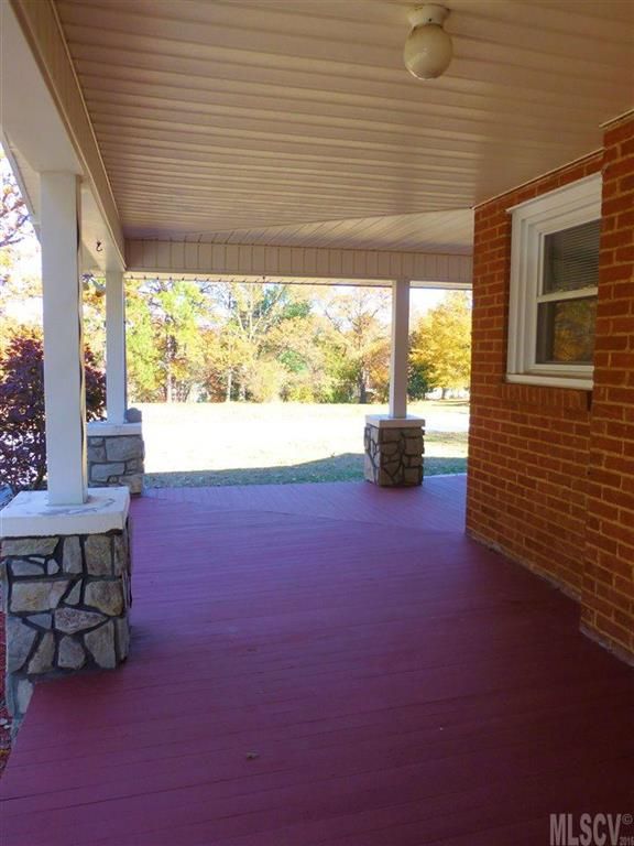 2211 1st Ave NW, Hickory, NC 28601