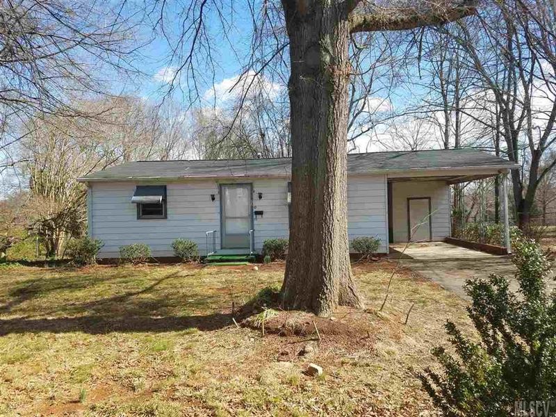 23 N Davis Ave, Newton, NC 28658