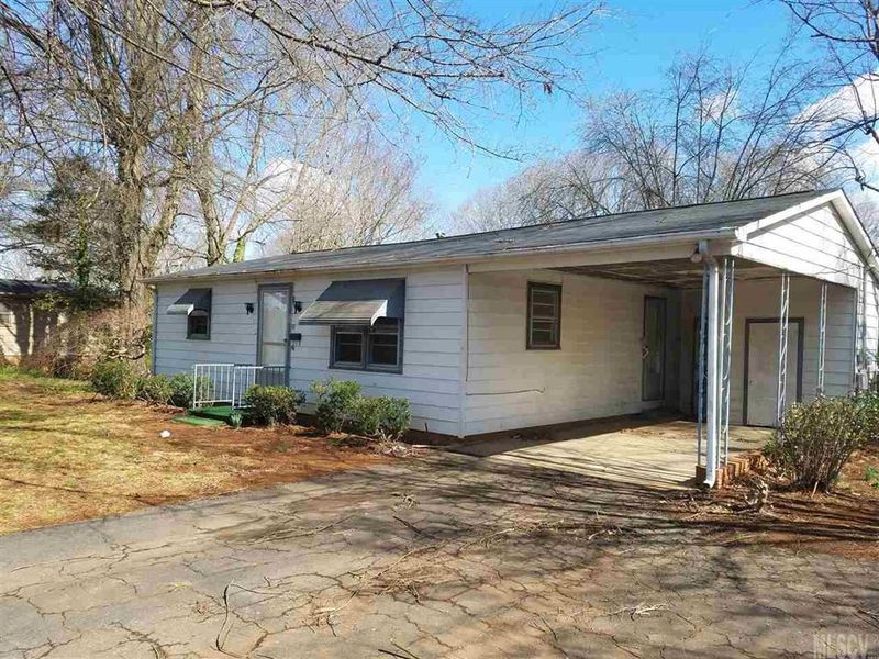 23 N Davis Ave, Newton, NC 28658