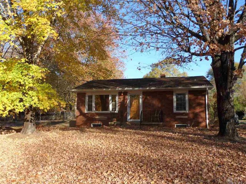 1960 Lexington St, Conover, NC 28613