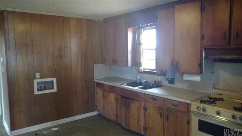 3240 Spencer Rd, Hickory, NC 28601