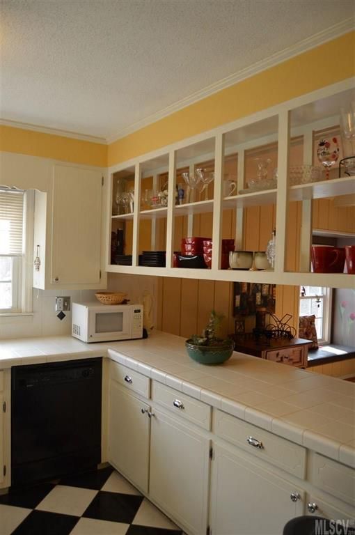 1045 21st Ave NW, Hickory, NC 28601
