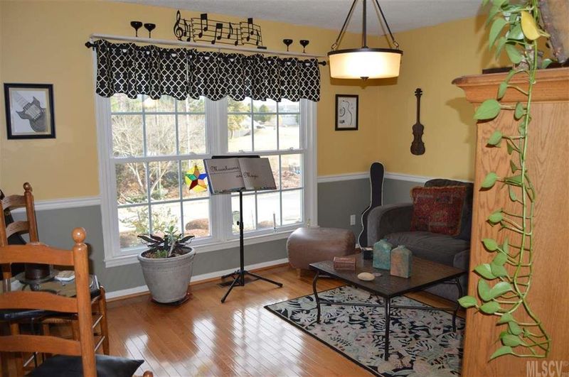 1045 21st Ave NW, Hickory, NC 28601