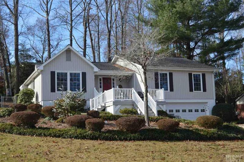 1045 21st Ave NW, Hickory, NC 28601